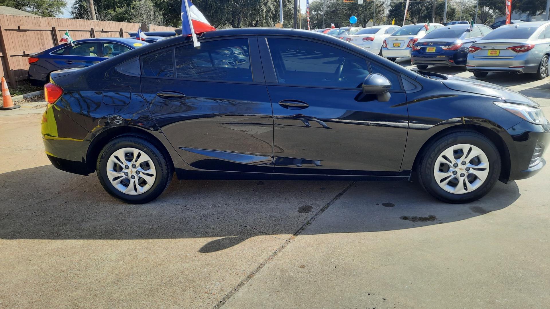 2019 Chevrolet Cruze (1G1BC5SM8K7) , located at 16710 Clay Rd., Houston, TX, 77084, (281) 859-7900, 29.834864, -95.656166 - Photo#1